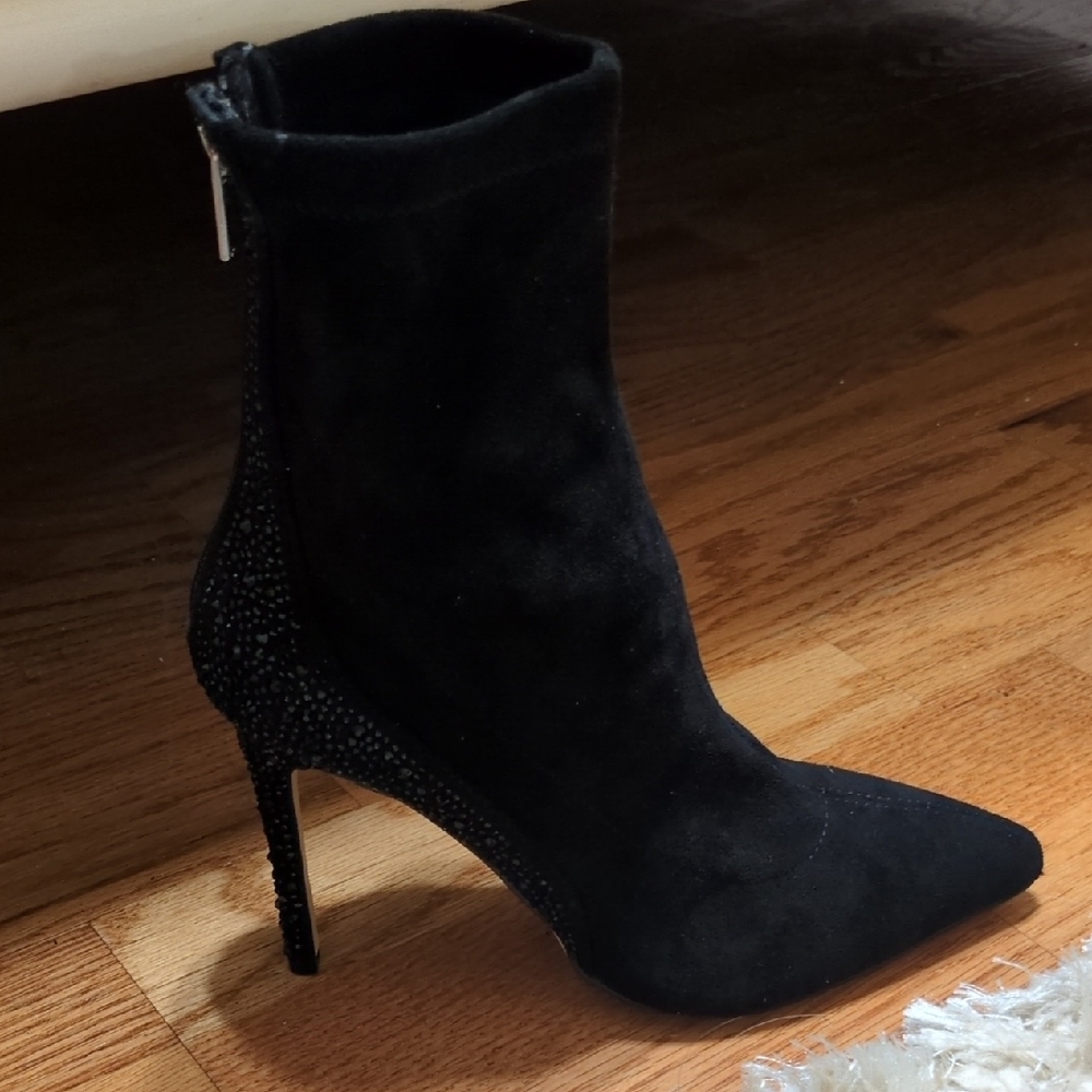 Jewel Badgley Mischka Elegant Black Heeled Boots